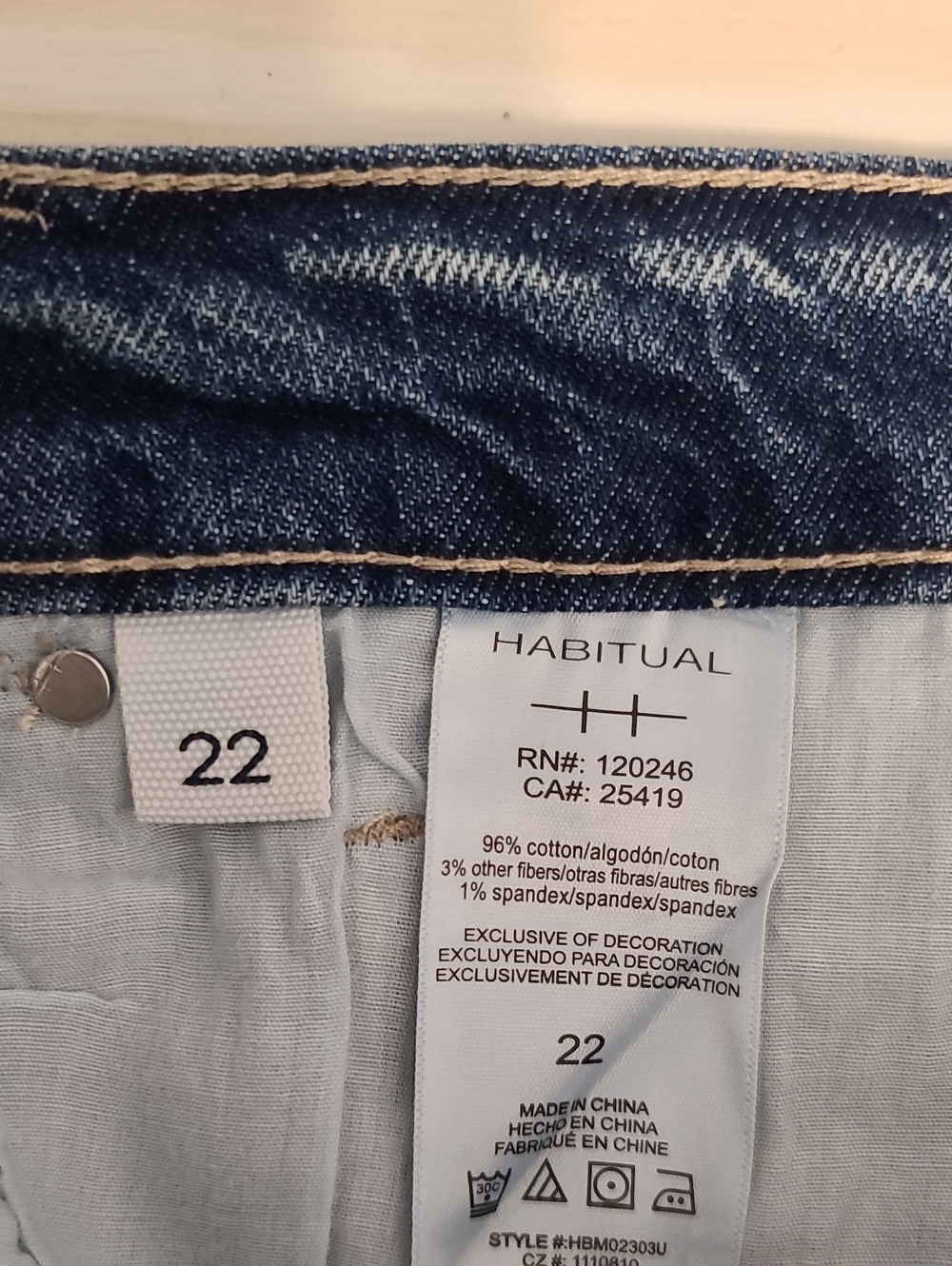 Habitual Women's Medium Blue Straight Jeans (Sz 22) - Picture 9 of 9